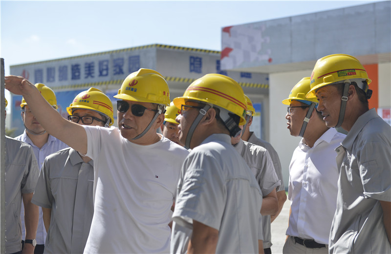 2021年8月31日，控股集团董事长楼永良率队前往人生就是博三建承建的住建部智能建造试点项目-上海嘉定新城菊园社区项目了解SPCS体系 。